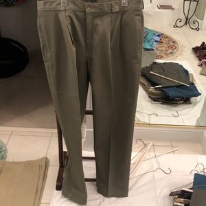 Duck head olive men’s khaki 38 32 great condition